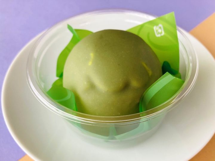 「上品なお味でした！」「パリッとして美味しかった！」【ローソン】Uchi Café×森半の「ショコラドーム 抹茶」