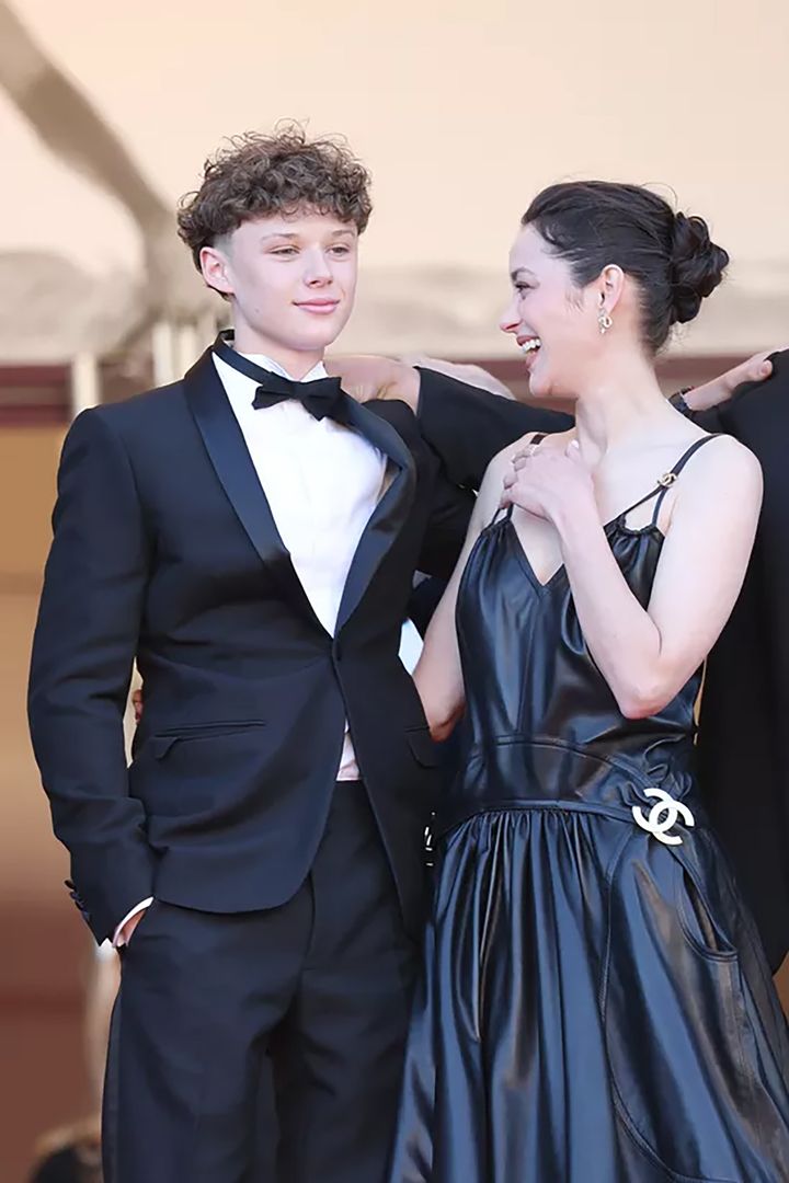 第79回カンヌ国際映画祭での、マリオン・コティヤールと息子のマルセル・カネ