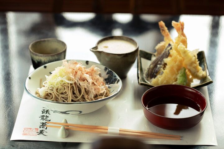  東京駅の駅舎を眺めながら、越前そばや懐石ランチを。「九頭龍蕎麦」で遠くて近い福井の味を楽しんで