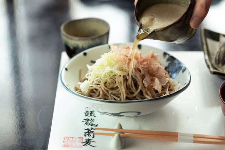  東京駅の駅舎を眺めながら、越前そばや懐石ランチを。「九頭龍蕎麦」で遠くて近い福井の味を楽しんで
