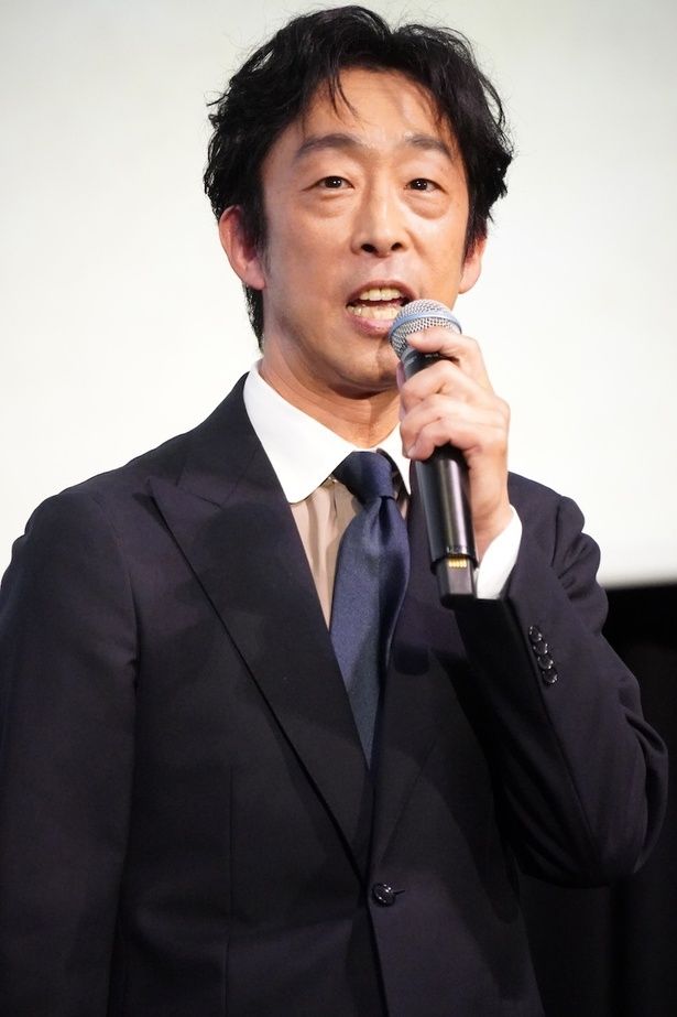 漆原に本の出版を持ちかける編集者、矢倉役の北村有起哉