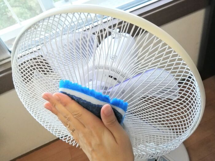 『スポンジ』を5mm間隔で切るだけ！専用グッズはもういらない！？お掃除で大活躍の裏ワザ3選