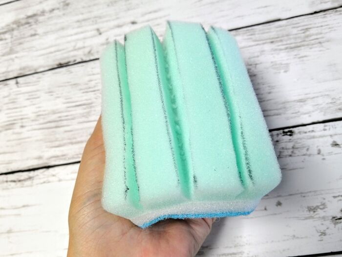 『スポンジ』を5mm間隔で切るだけ！専用グッズはもういらない！？お掃除で大活躍の裏ワザ3選