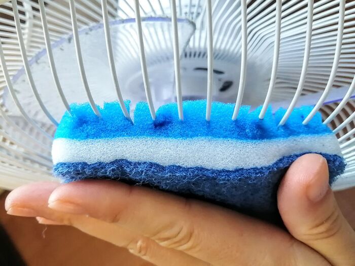 『スポンジ』を5mm間隔で切るだけ！専用グッズはもういらない！？お掃除で大活躍の裏ワザ3選