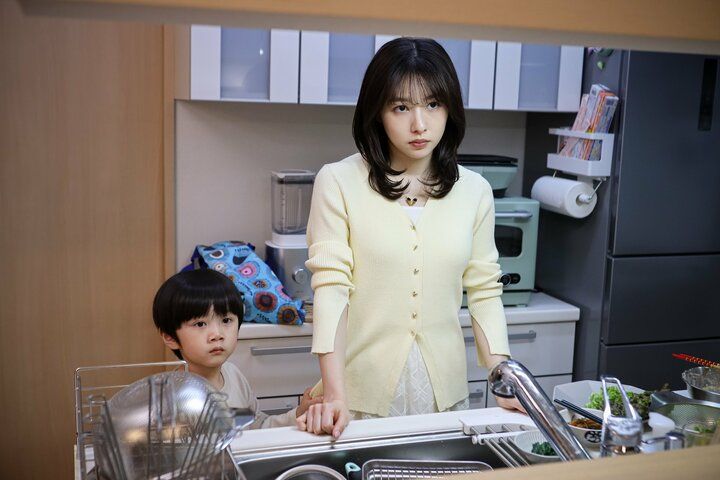 【写真・画像】「泣いてばかりいたらパパが早く死んじゃうよ」 不倫モンスター妻が息子にまで牙をむく 『余命3ヶ月のサレ夫』第4話 1枚目