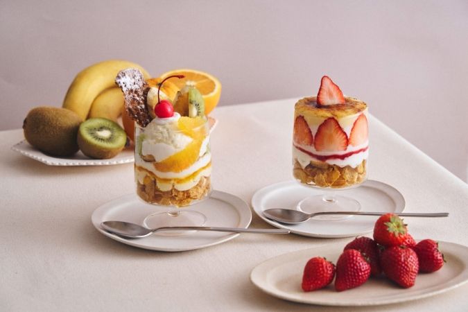 カフェ＆ブックス ビブリオテーク グラスパフェ