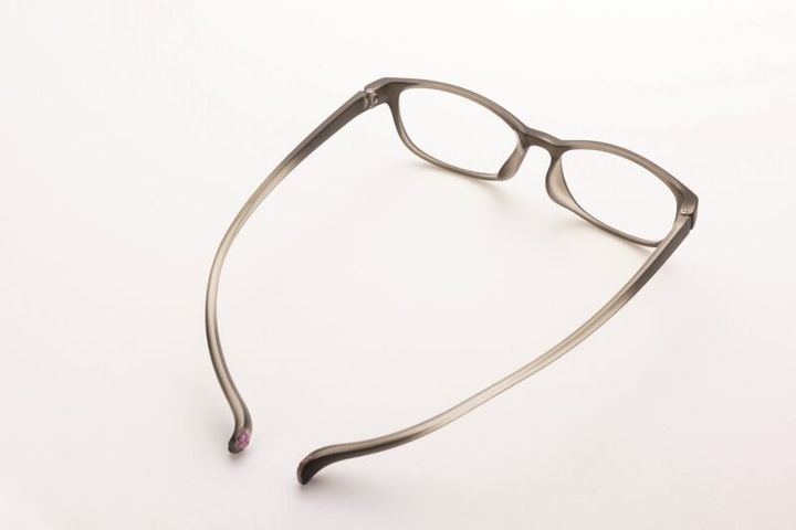 “にゃんブラン” 9900円（メガネの愛眼）