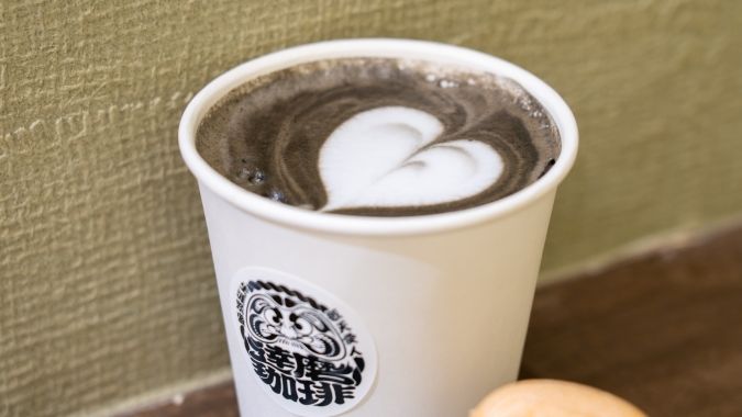 DARUMA COFFEE 竹炭ラテ