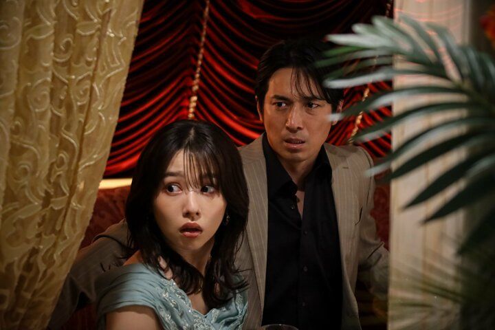 【写真・画像】「枕営業」の証拠映像がスクリーンに 同僚が仕組んだ“公開処刑”に不倫妻（桜井日奈子）が絶叫「止めてよ！」 『余命3ヶ月のサレ夫』第4話 1枚目