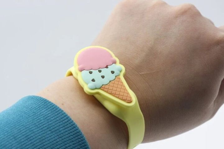 ダイソー 虫よけリストバンド（アイスクリーム） 使用例