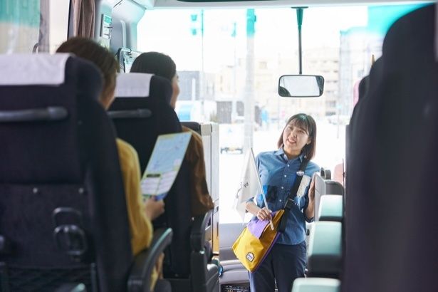 函館山の山頂まで、函館の街を愛するOMOレンジャーがガイド