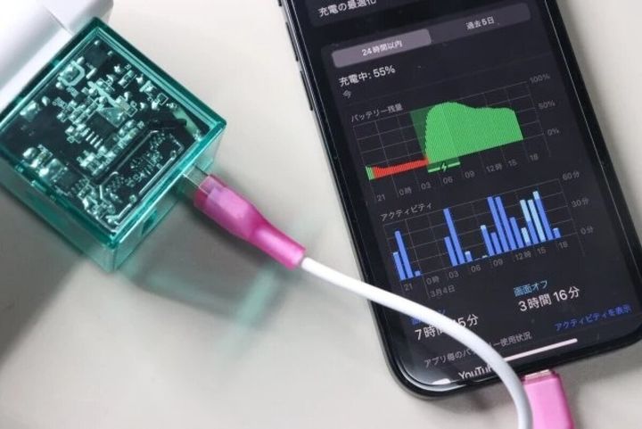 ダイソー USB ACアダプター（3.4A、2ポート、ミントグリーン） 使用例