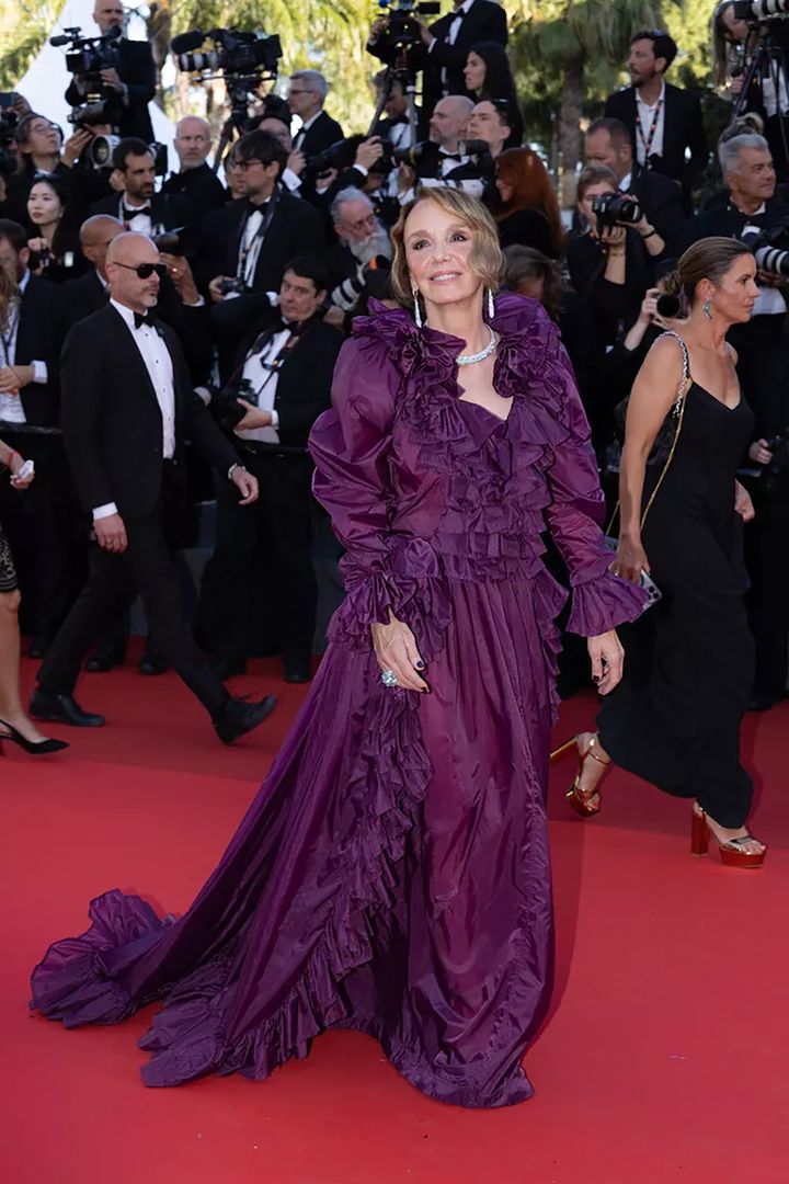カンヌ国際映画祭で、紫のドレスを着たフィリピーヌ・ルロワ＝ボリュー