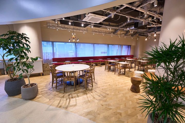 営業時間は書店と同じ。ラストオーダーは料理が19時、ドリンクが19時30分