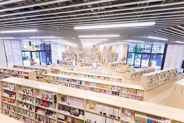 1階「世界の展望台」からの眺め。両脇に階段があるが、一方通行になので注意