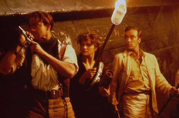 ブレンダン・フレイザー演じる元傭兵の冒険家リック・オコーネルの快活さも魅力(『ハムナプトラ 失われた砂漠の都』) [c]1999 UNIVERSAL STUDIOS. ALL RIGHTS RESERVED.