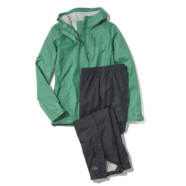 Trail Model Rain Series（トレイル・モデル・レイン・シリーズ）は、TEK2.5®により防水透湿性を確保しながら、軽量性と耐久性を両立した人気のレインウエア。コンパクトに収納できる実用性も備え、急な雨にも頼れるシリーズとなっている。