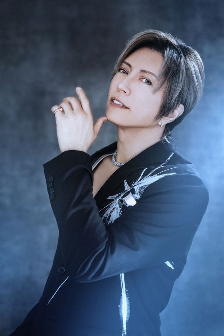 ドラマ『ブラックトリック～裁きを操る弁護人～』主演のGACKT width=