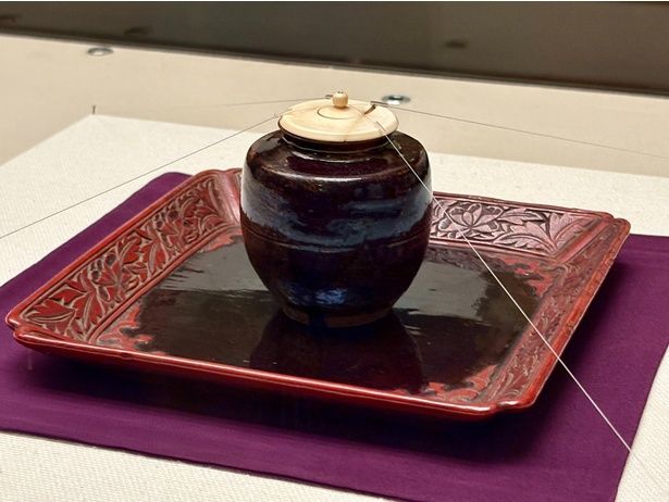 肩衝茶入 銘 薬師院 中国・南宋～元時代(13～14世紀) 豊臣秀長ほか所用 兵庫・香雪美術館蔵(通期展示)。時の権力者に愛された、茶の湯の名品だ