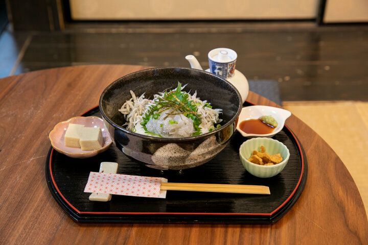 蝶の紋が道しるべ♪手しごと雑貨と地元産シラス丼のショップ「かわらひこ」
