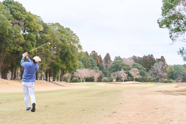 男子プロがアイアンショットの曲げ方を解説！「真っすぐ打たなくていい」