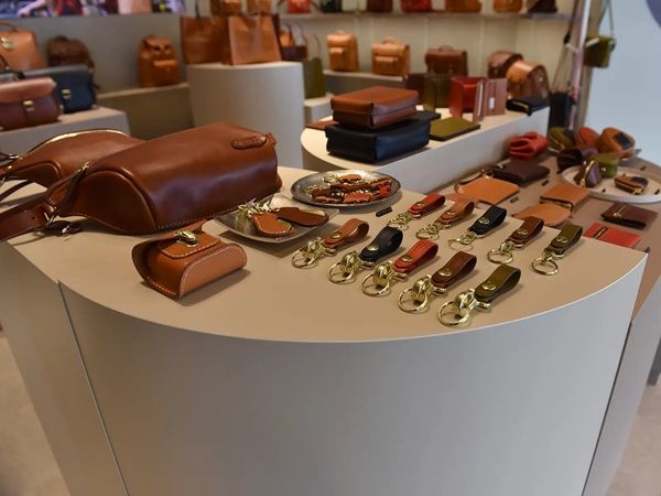 【東京都大田区】レザーブランドHERZが、羽田エアポートガーデンにオープン！バッグや財布などを展開
