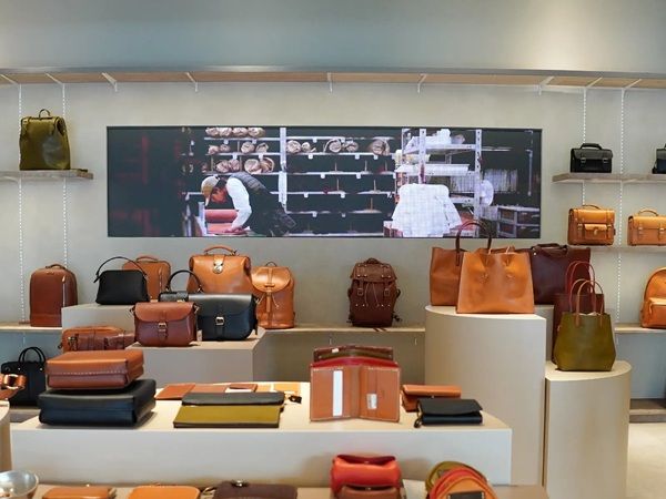 【東京都大田区】レザーブランドHERZが、羽田エアポートガーデンにオープン！バッグや財布などを展開