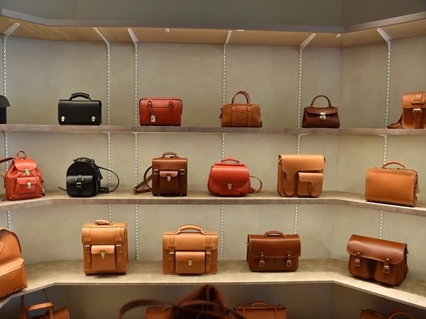 【東京都大田区】レザーブランドHERZが、羽田エアポートガーデンにオープン！バッグや財布などを展開