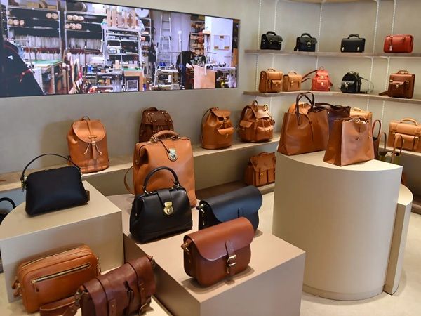 【東京都大田区】レザーブランドHERZが、羽田エアポートガーデンにオープン！バッグや財布などを展開
