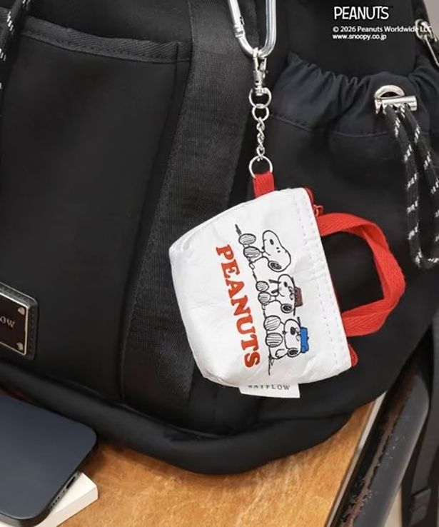 「ミニTトートキーチャーム(ホワイト)」(1320円)