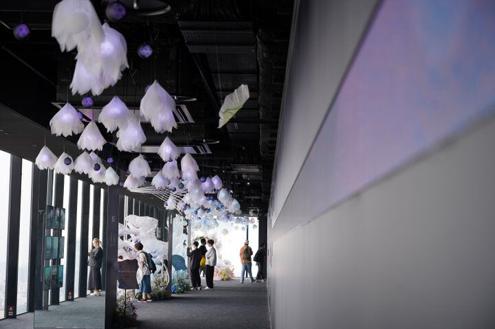 渋谷で空の中を歩くような没入体験を。 お花と雲が溶け合う空間をめぐるイベントをレポート