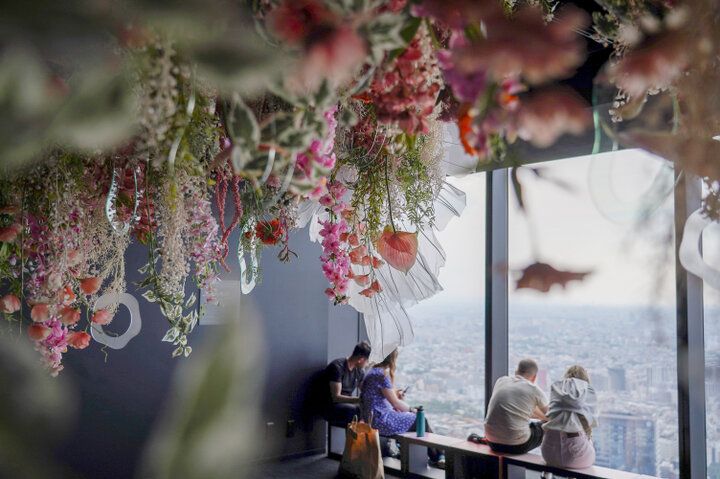 渋谷で空の中を歩くような没入体験を。 お花と雲が溶け合う空間をめぐるイベントをレポート