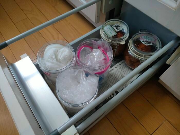 手が「グー」で入るのが最高♪『味海苔の空き容器』が万能収納に大変身！？