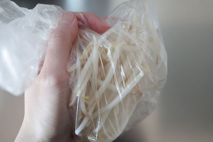 いつもの「もやし」が激変！たった50℃で〈店みたいなシャキシャキ食感〉になる裏ワザ