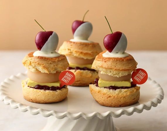 【東京都千代田区・港区】初夏限定！「BAKERS gonna BAKE」にピスタチオがテーマのスコーン＆ミルクティー登場