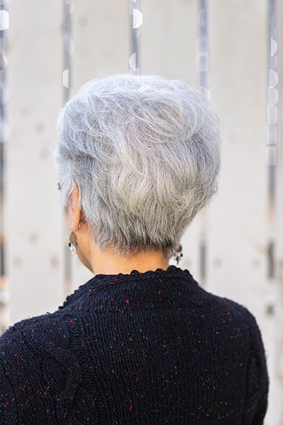 グレイヘア熊野和子後ろ