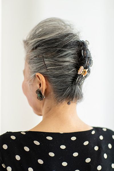 グレイヘアまとめ髪