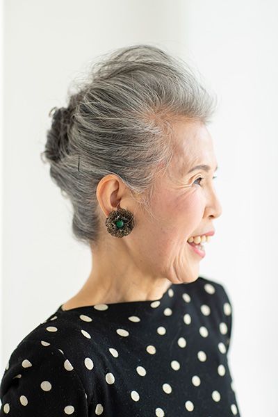 グレイヘアまとめ髪