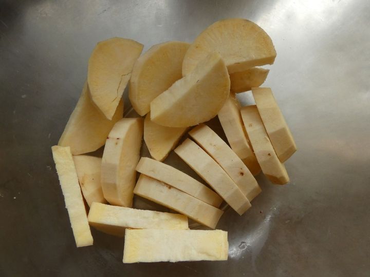 レンジで簡単！「さつま芋とレーズンのヨーグルトサラダ」