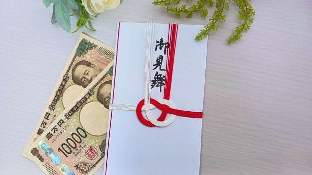 お見舞い封筒とお札
