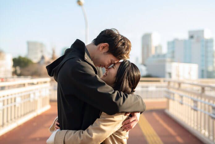 付き合ってないのにプレゼントをくれるのは脈あり？ ただの友達？