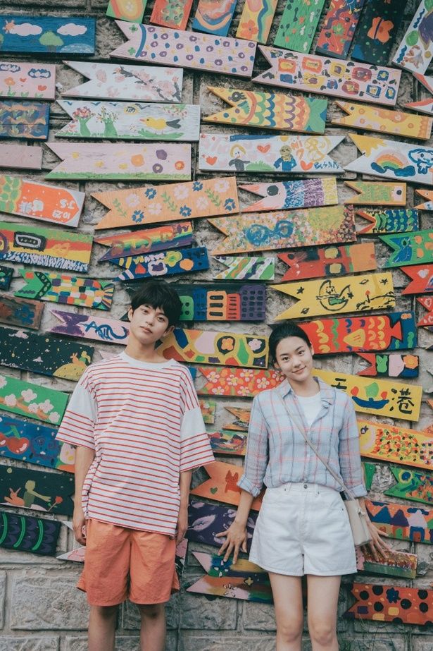 【写真を見る】黒川想矢(タツヒコ役)とキム・ジアン(ユンスル役)のメイキングオフショット [c]2026「3ミリの恋」製作委員会