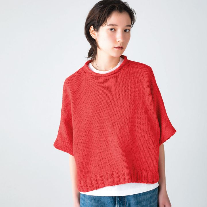 ニットプルオーバー ¥26,400（ヴェリテクール TEL. 092-753-7559）