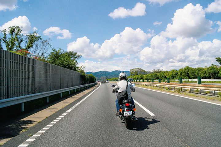 追い越し バイク 違反