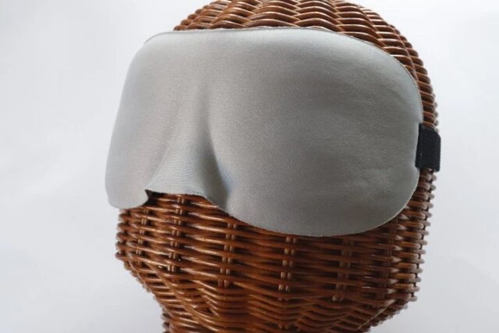 ダイソー 立体型クッションアイマスク