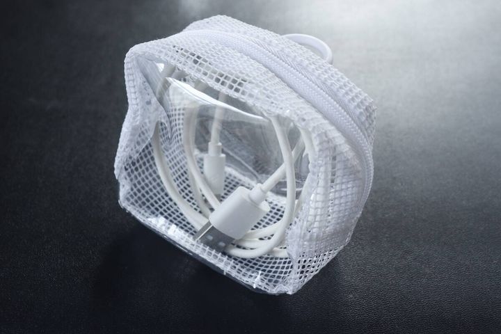 ダイソーのスクエア型メッシュバッグチャームポーチの使用例