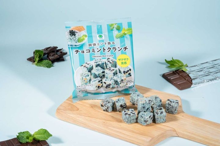 ファミマ 爽快ミント香るチョコミントクランチ