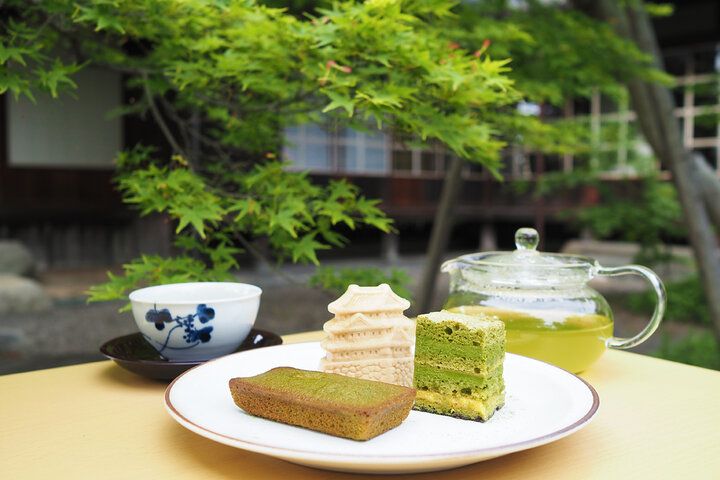 明治の豪商邸宅がカフェに。青もみじが見頃の「竹の丸スイーツカフェ」で至福のお茶時間