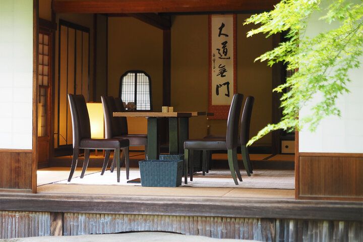 明治の豪商邸宅がカフェに。青もみじが見頃の「竹の丸スイーツカフェ」で至福のお茶時間