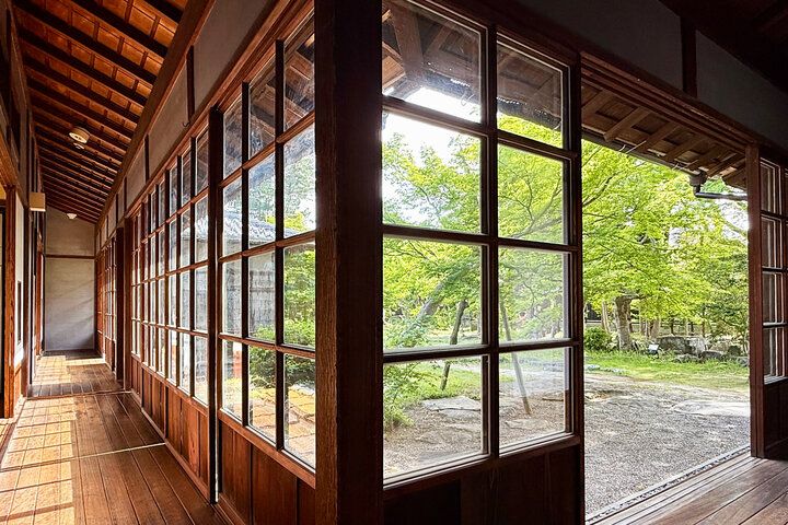 明治の豪商邸宅がカフェに。青もみじが見頃の「竹の丸スイーツカフェ」で至福のお茶時間